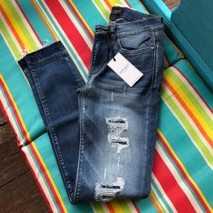NWT {Judy Blue} Distressed skinny fit Jeans